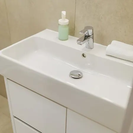 Comfortable Studio Near Slodowiec Metro Lula